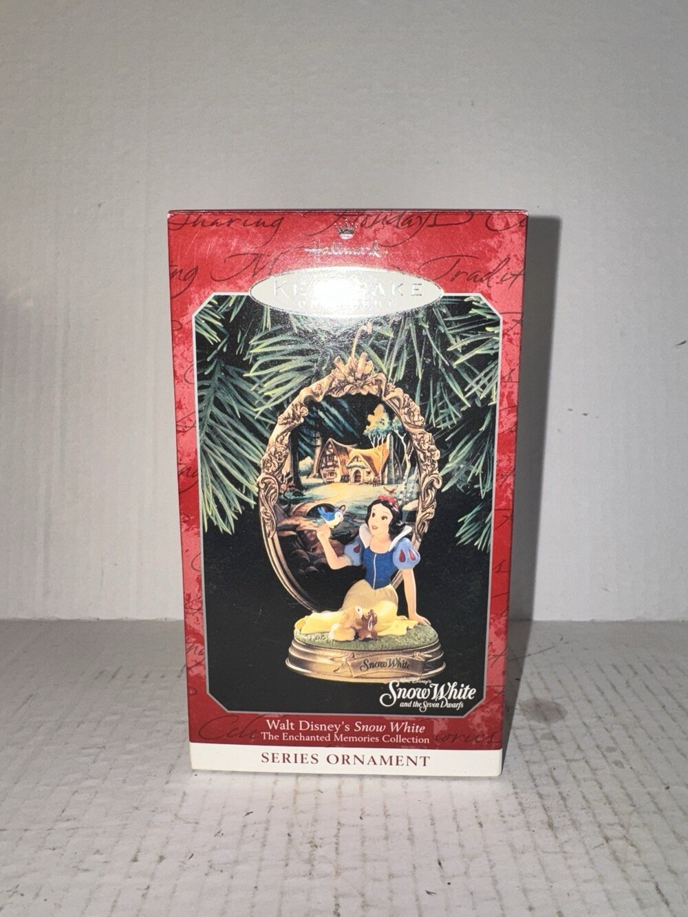 Vintage 1998 Hallmark Disneys Snow White Enchanted Memories Ornament 2nd QX4056